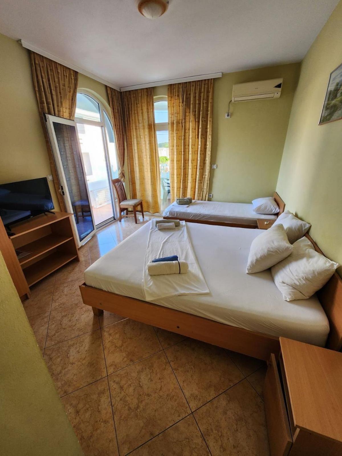 Apartment Flora Bregvija Ngoại thất bức ảnh