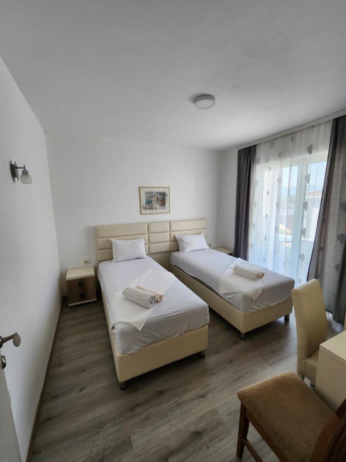 Apartment Flora Bregvija Ngoại thất bức ảnh